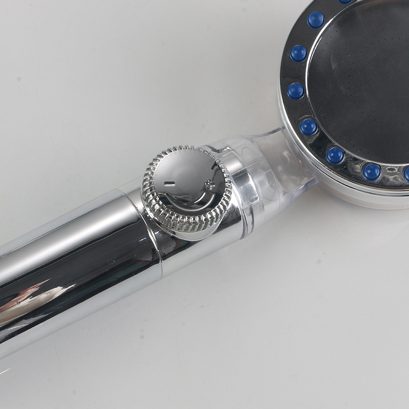 Wat zijn de belangrijkste verschillen tussen een flexibele doucheslang van roestvrij staal en een PVC-slang?